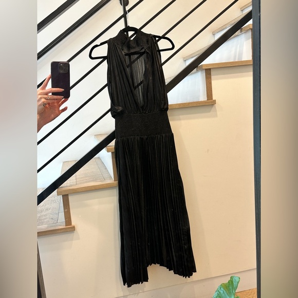 Vici Pleated Sleeveless Dress - Picture 2 of 5